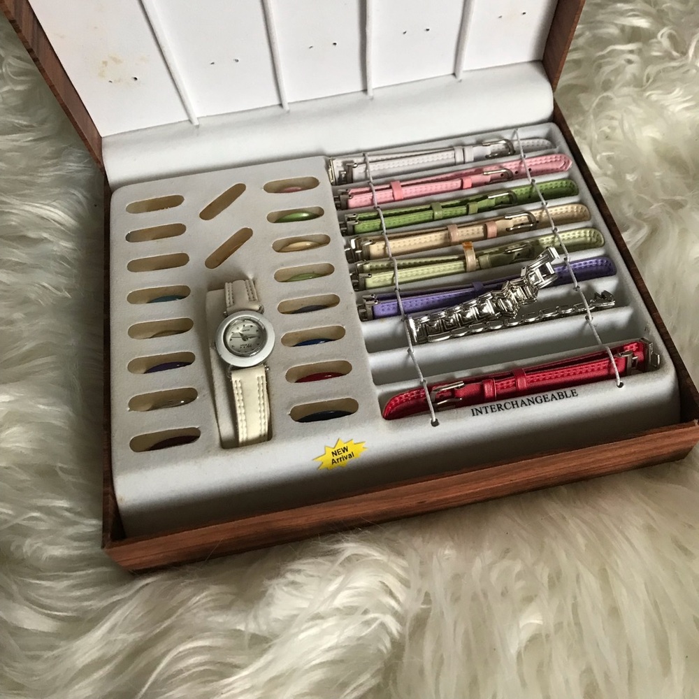 Interchangeable watch.